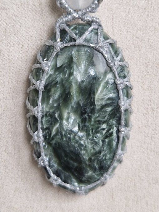 Pendentif cabochon de Séraphinite