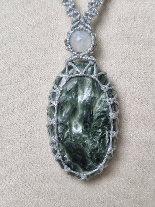 Pendentif cabochon de Séraphinite